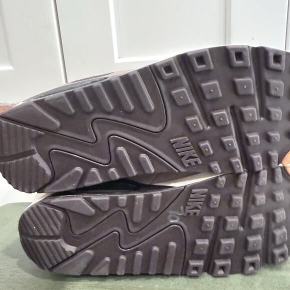 New Nike Air Max 90 SE Sneakers "Tan Snakeskin" Size 11 HF1212-200 - Picture 5 of 5